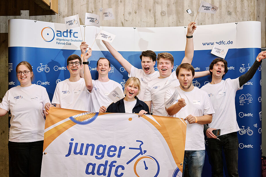 Junge ADFC-Mitglieder bei der ADFC-Bundeshauptsammlung. Junge ADFC-Mitglieder bei der ADFC-Bundeshauptsammlung.