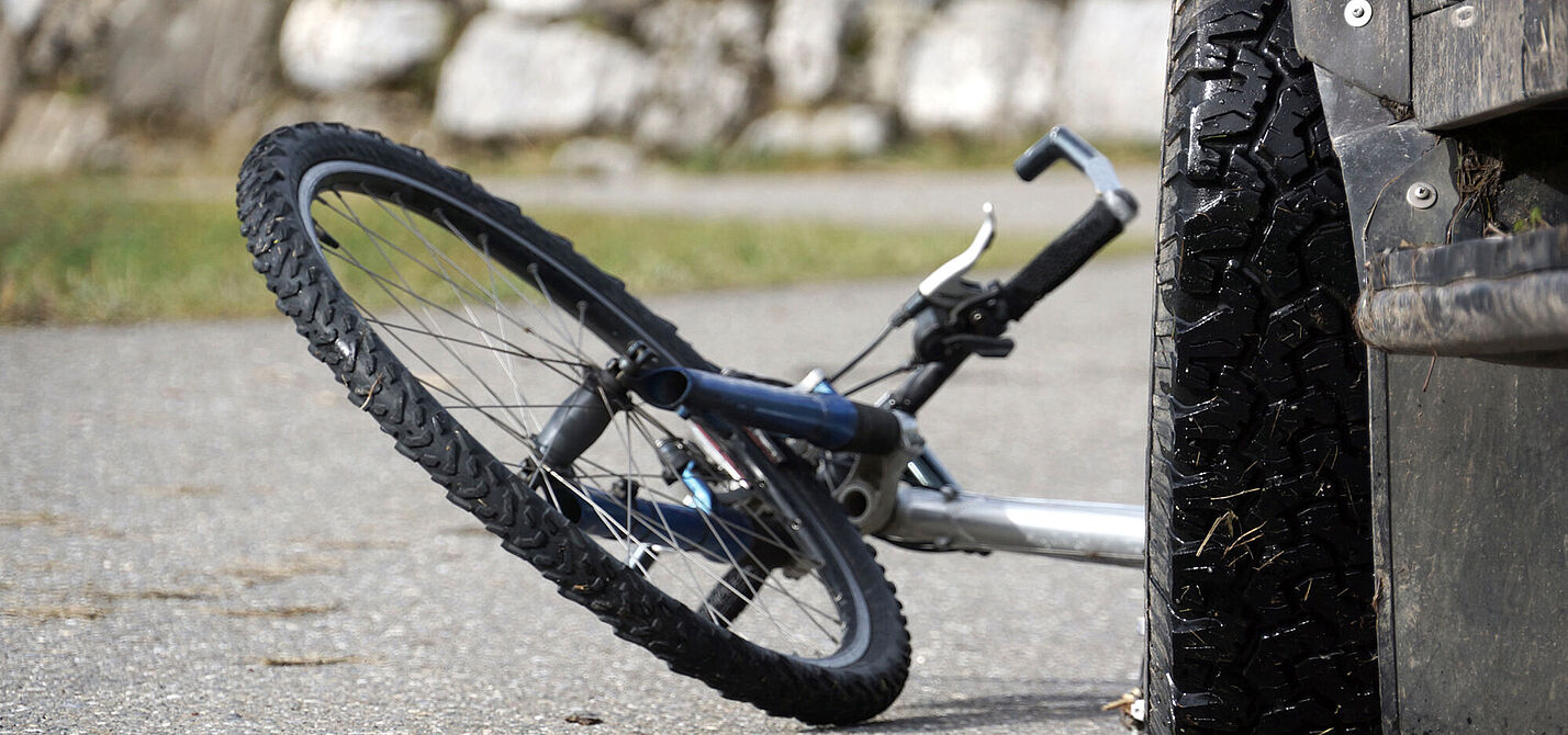 Kollision Auto mit Fahrrad Collisions between a bicycle and a car