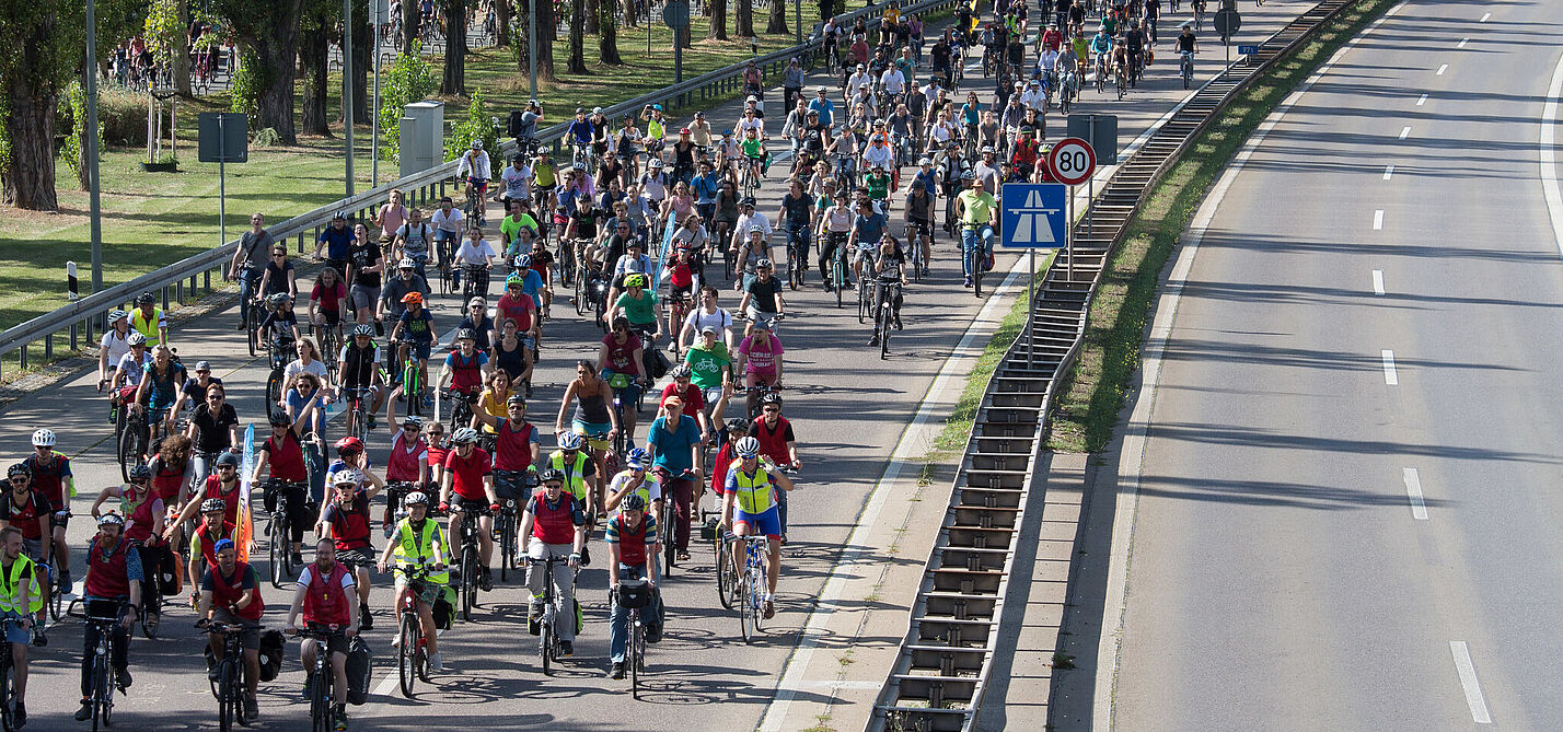 IAA-Radsternfahrt 2019 IAA-Radsternfahrt 2019 Radfahrende auf Autobahn